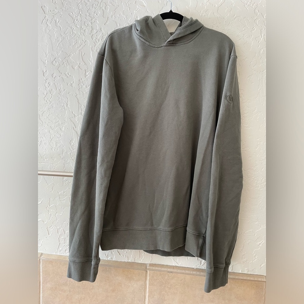 Vuori Men’s XL hoodie. VGUC. Grey-green color.